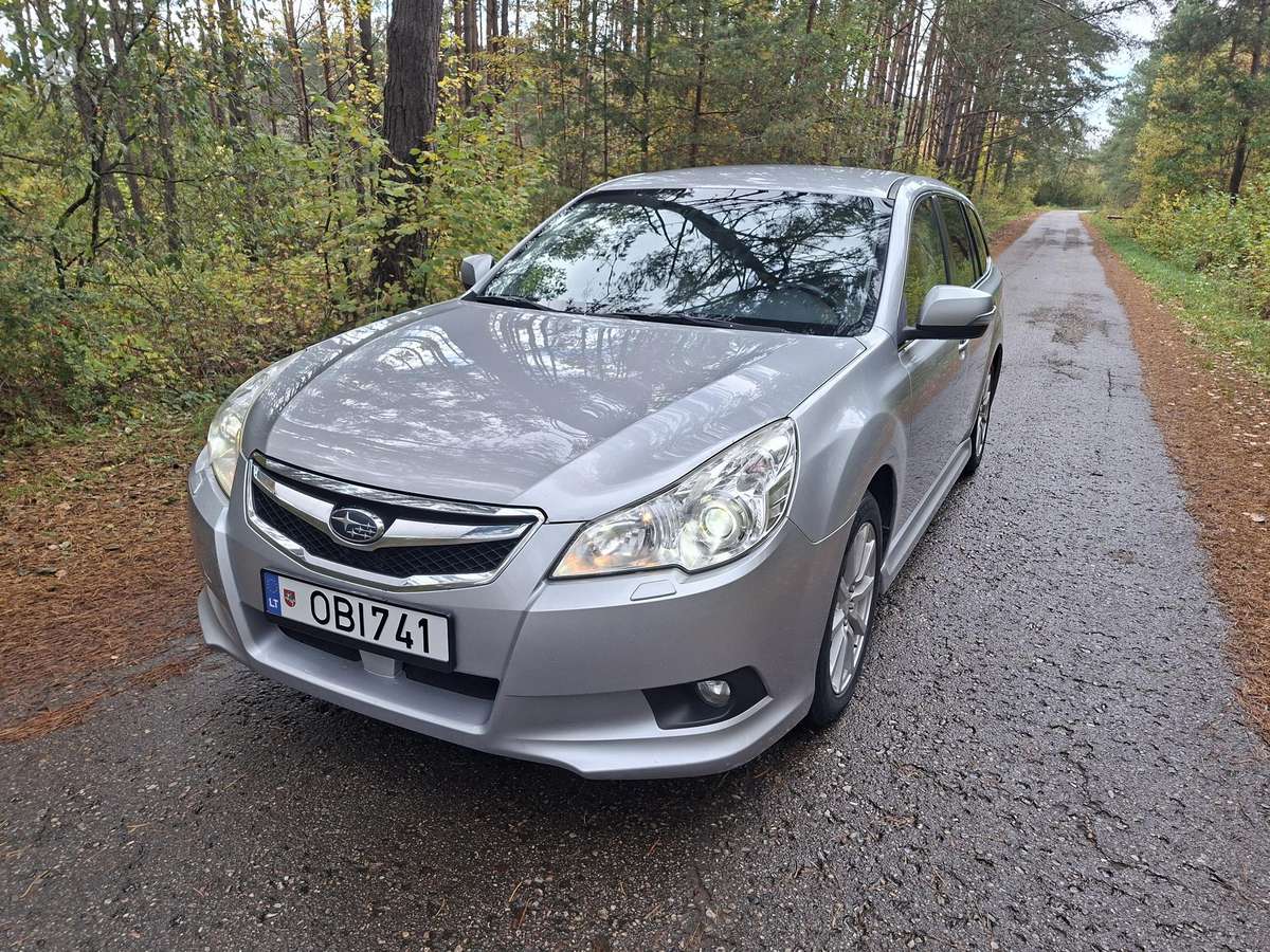 Subaru Legacy 2013 — вигляд ззаду