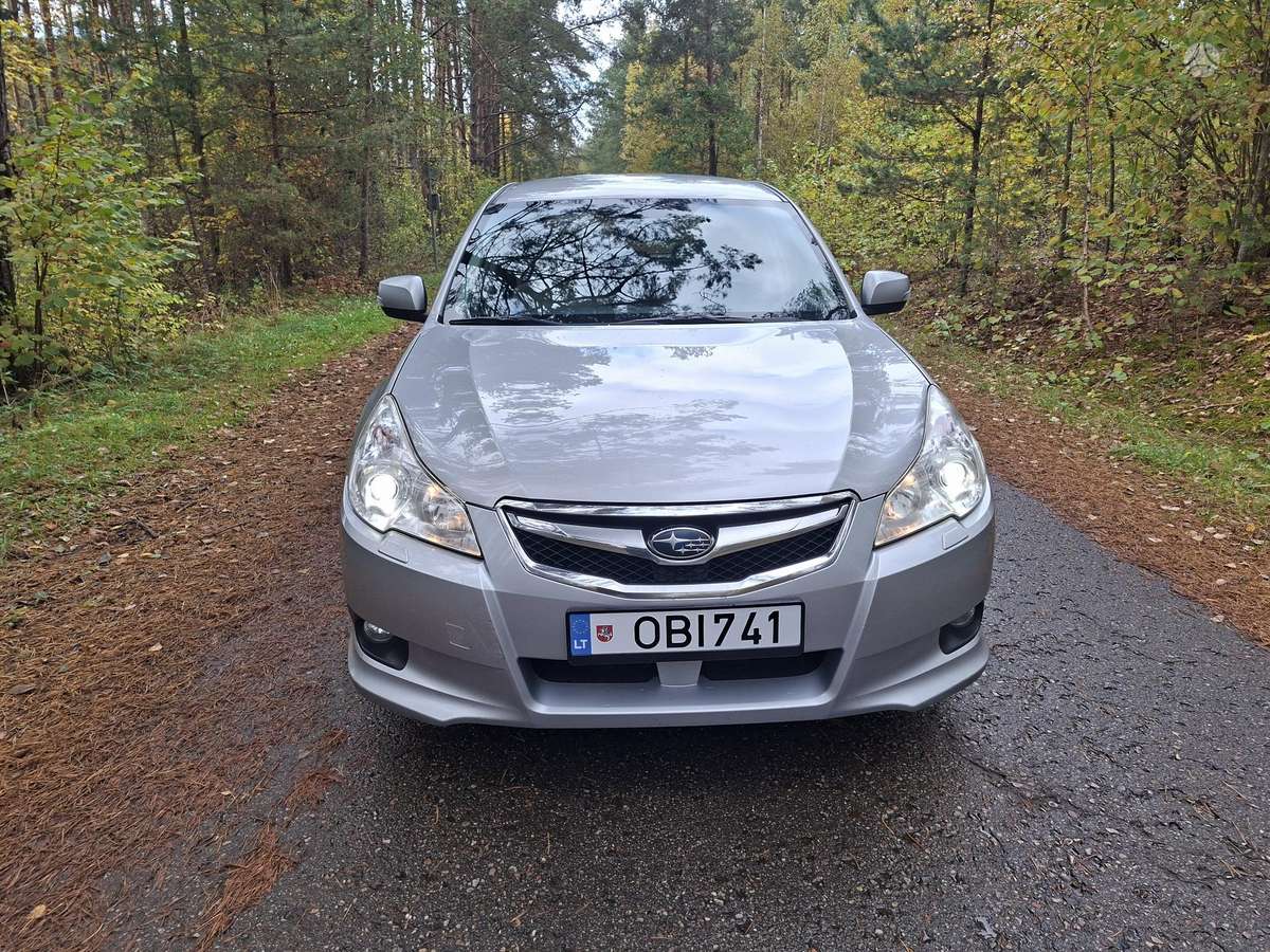 Subaru Legacy 2013 — салон