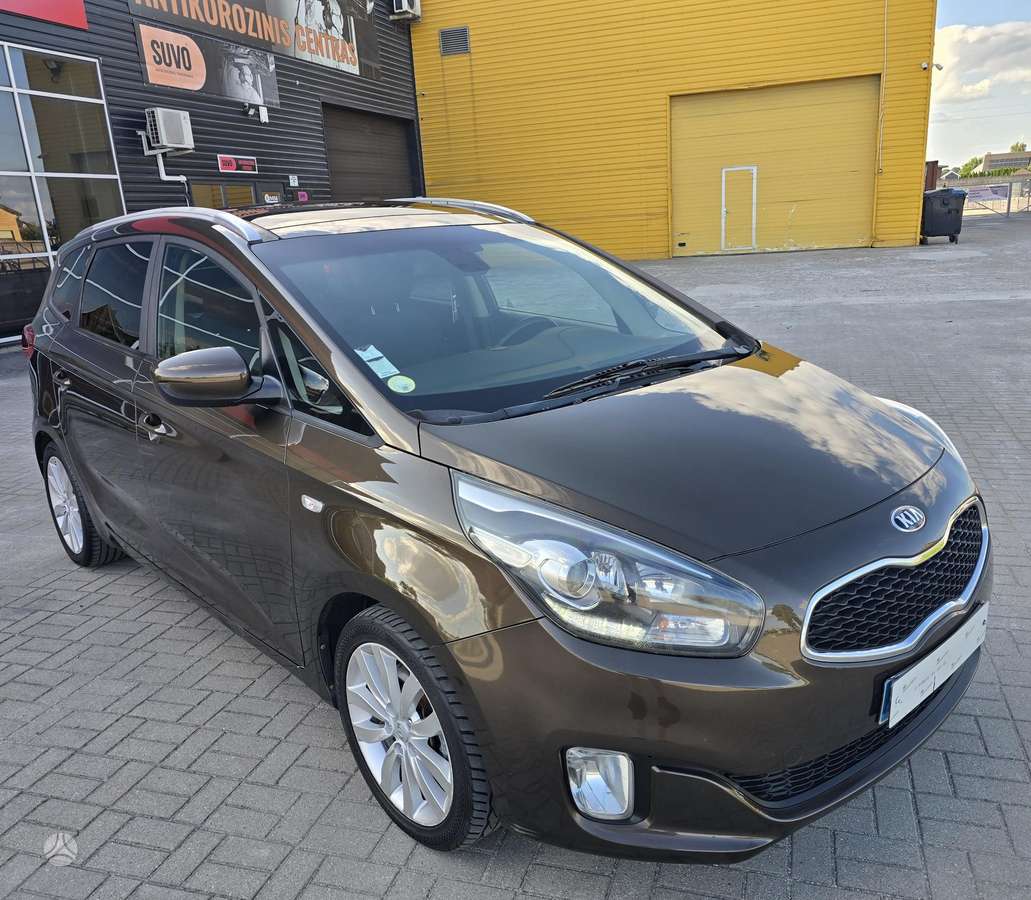 Kia Carens 2014 — interior