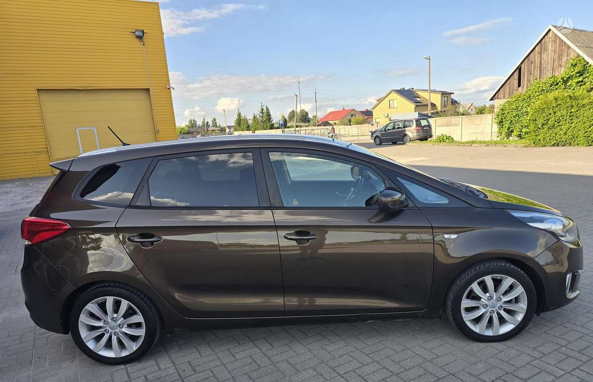 Kia Carens 2014 — engine 1685 cm³, 136 HP (100kW)