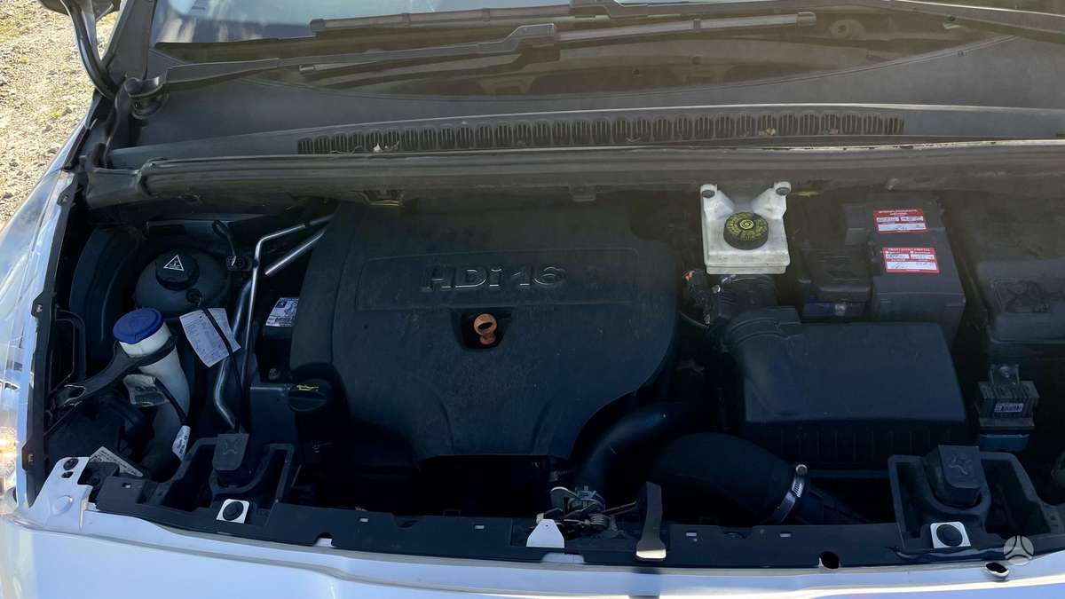 Peugeot 5008 2012 — photo 22