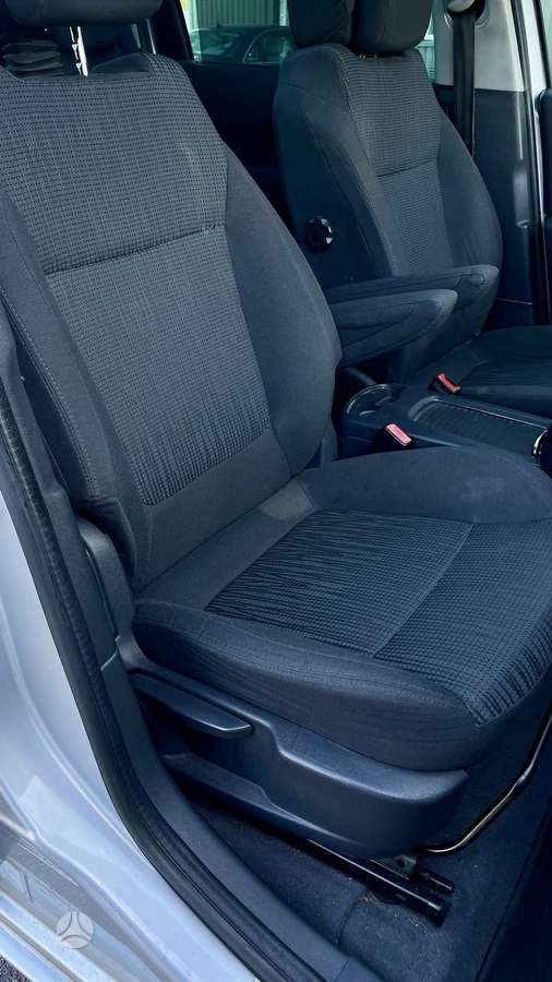 Peugeot 5008 2012 — photo 9