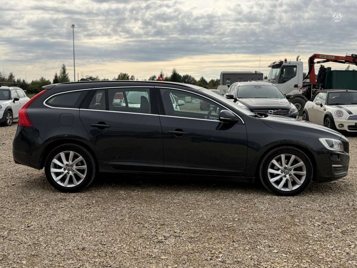 Volvo V60 2014 — двигун 1969 cm³, 181 HP (133kW)