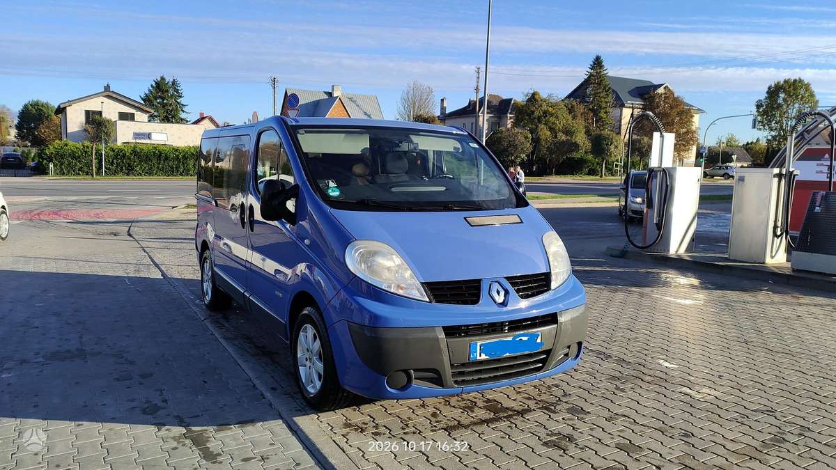 Renault Trafic 2007 — rear view
