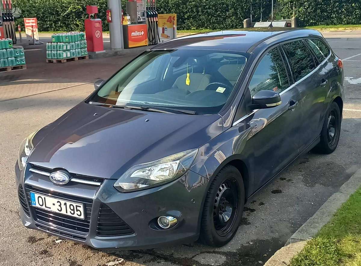 Ford Focus 2013 — rear view