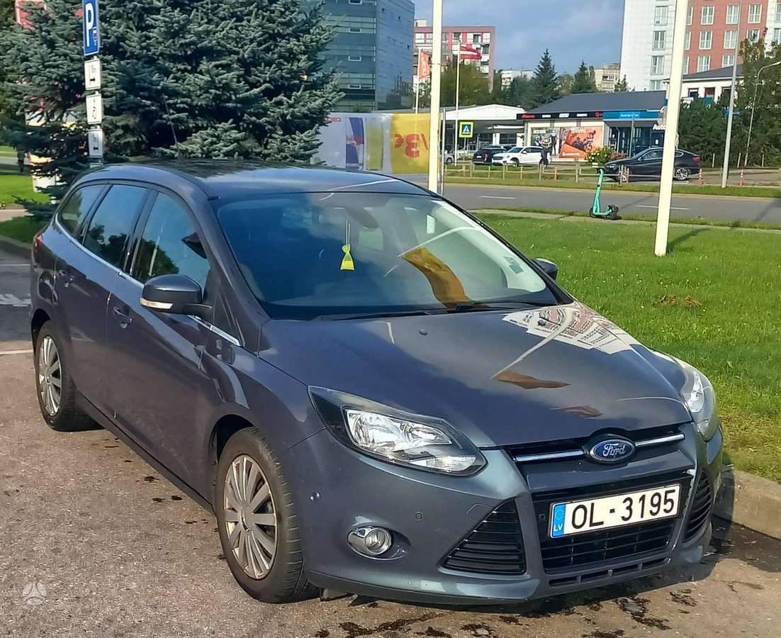 Ford Focus 2013 — interior
