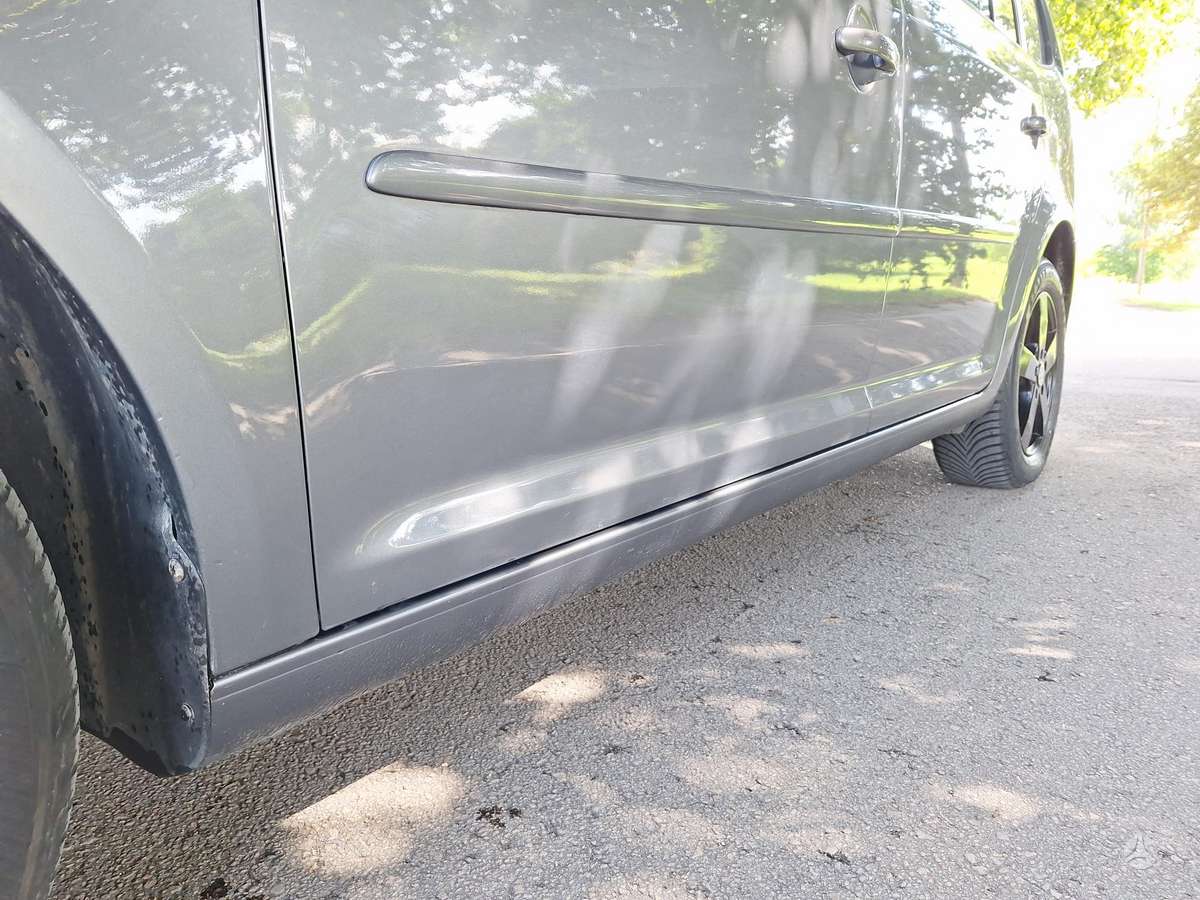 Volkswagen Touran 2010 — photo 6