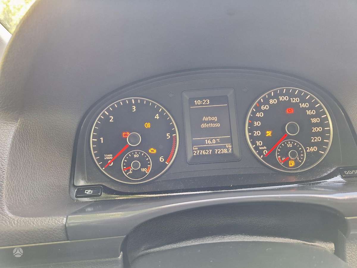 Volkswagen Touran 2010 — photo 9