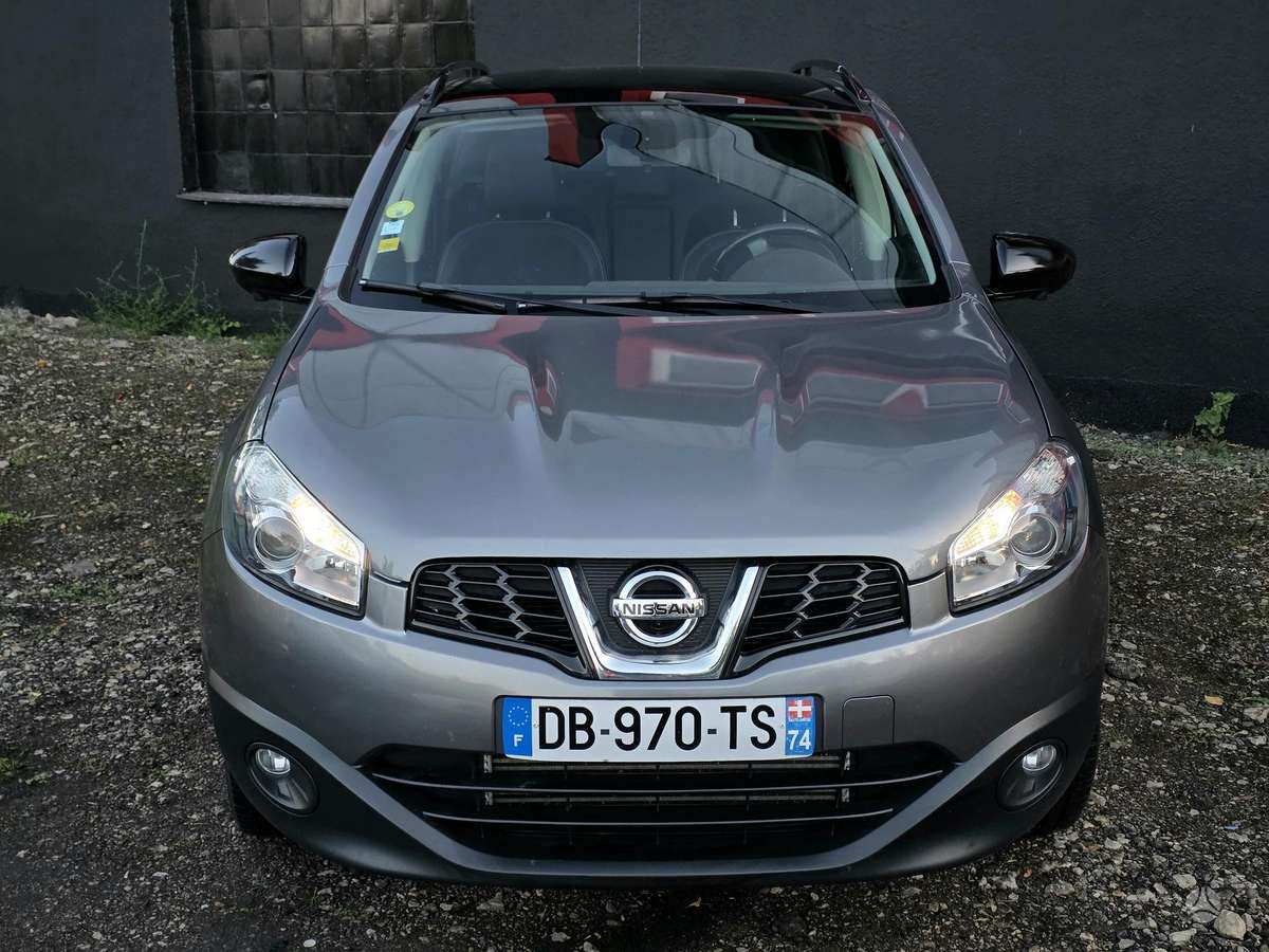 Nissan Qashqai 2013 — rear view