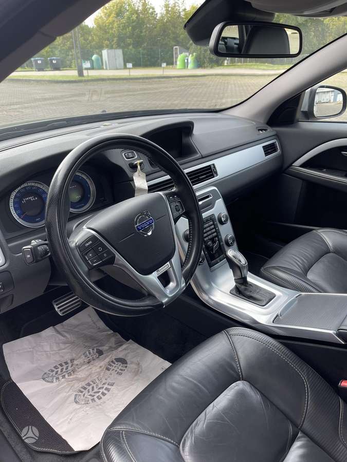 Volvo V70 2013 — photo 11