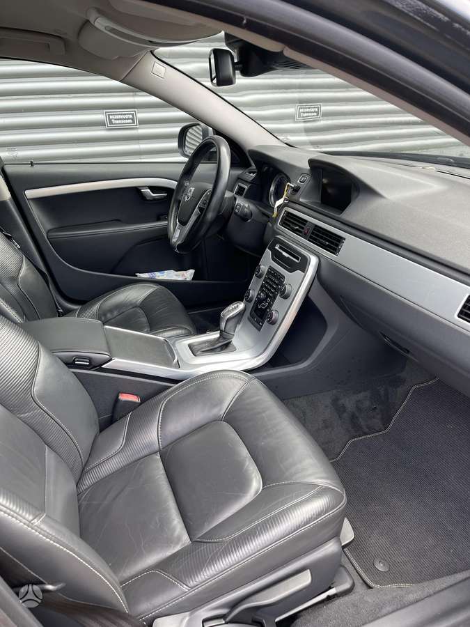 Volvo V70 2013 — photo 13