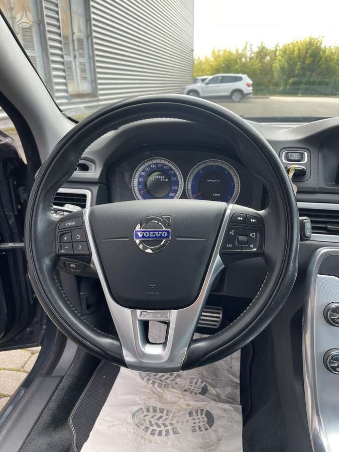 Volvo V70 2013 — photo 18