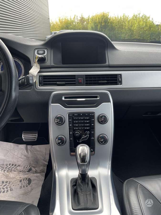 Volvo V70 2013 — photo 19