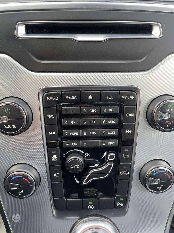 Volvo V70 2013 — photo 21