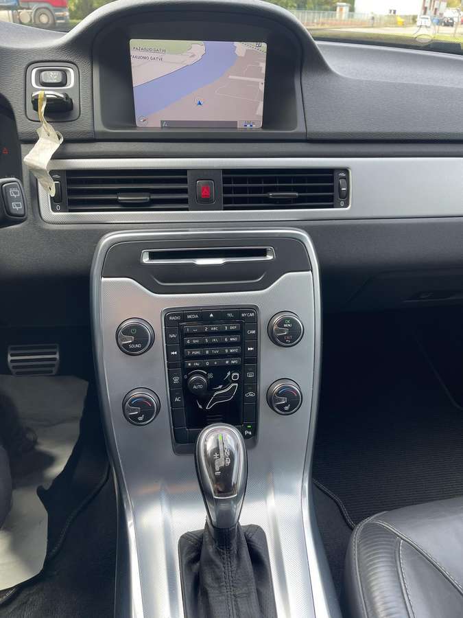 Volvo V70 2013 — photo 25