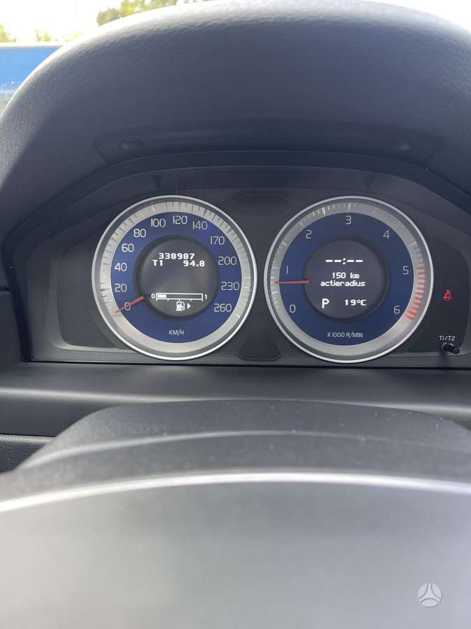 Volvo V70 2013 — photo 26