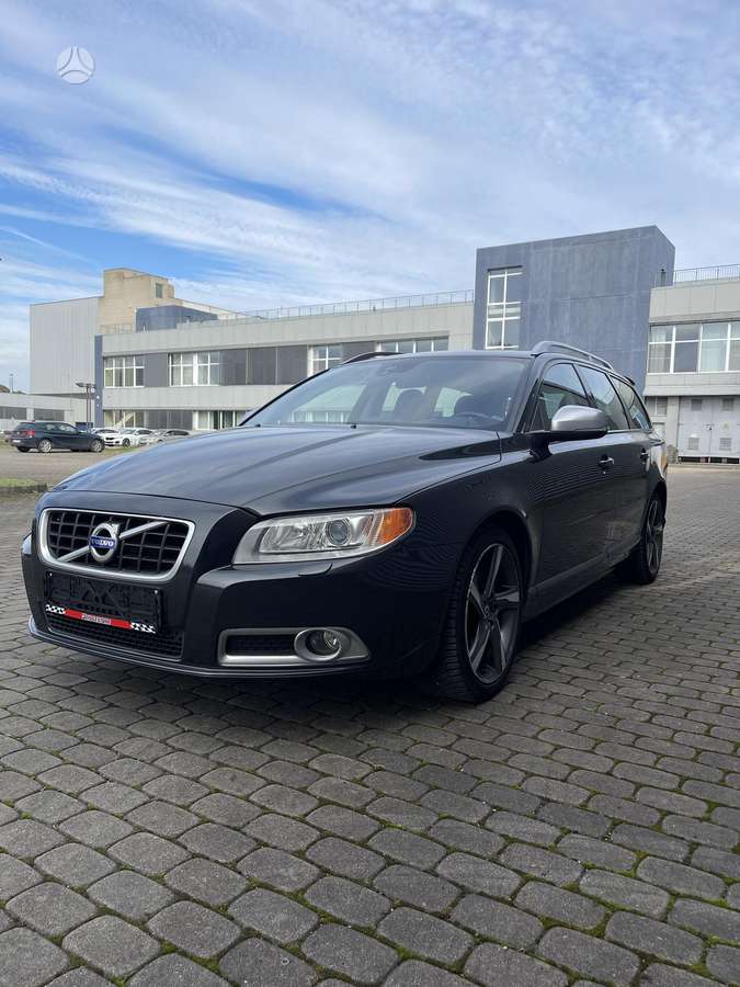 Volvo V70 2013 — interior
