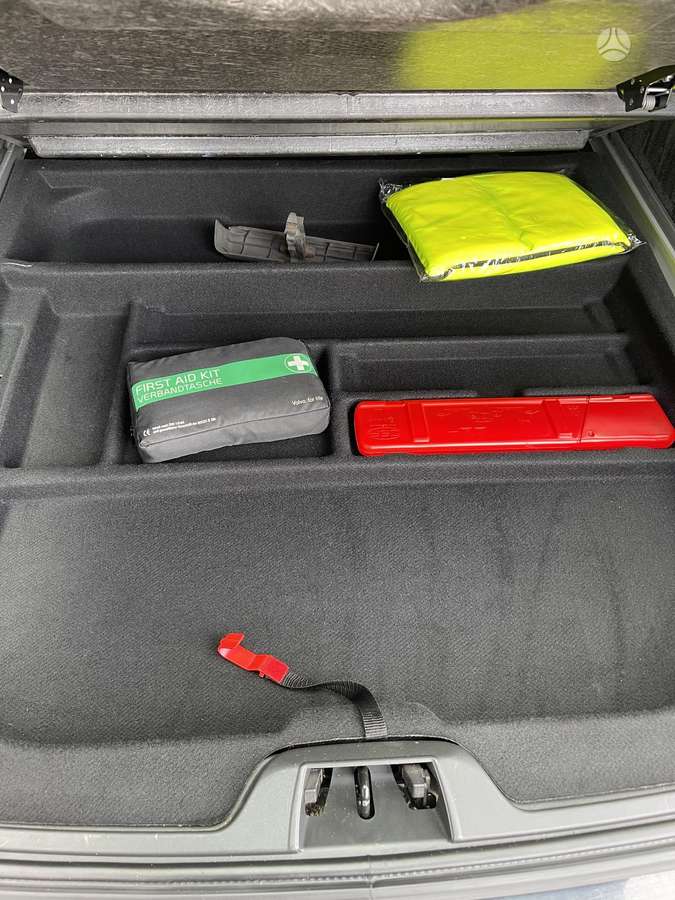 Volvo V70 2013 — photo 31