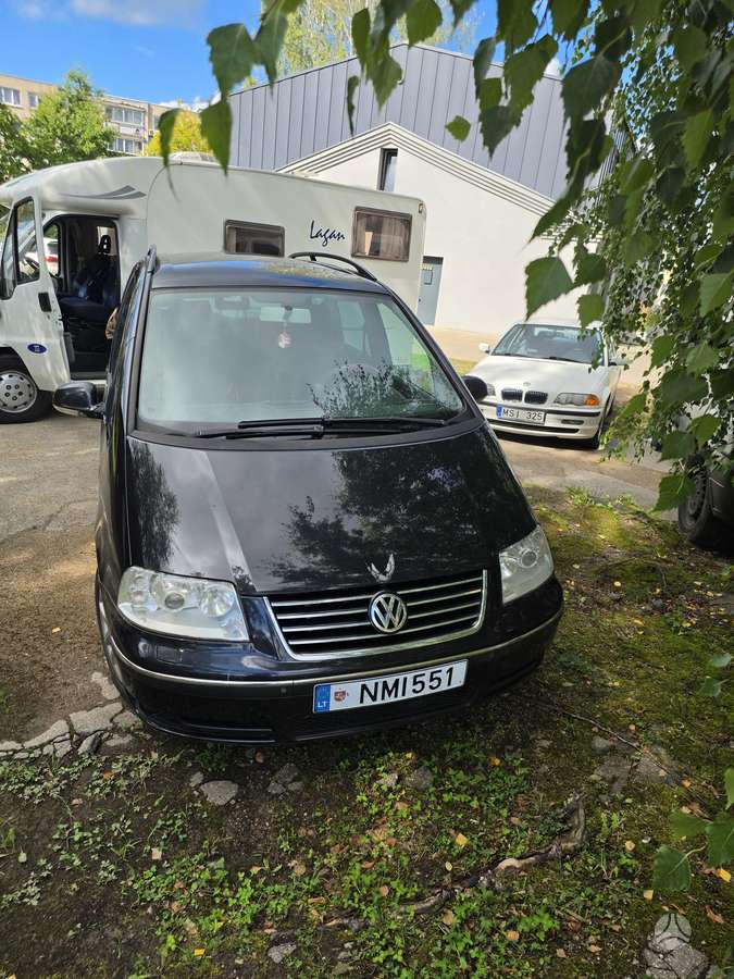 Volkswagen Sharan 2009 — rear view
