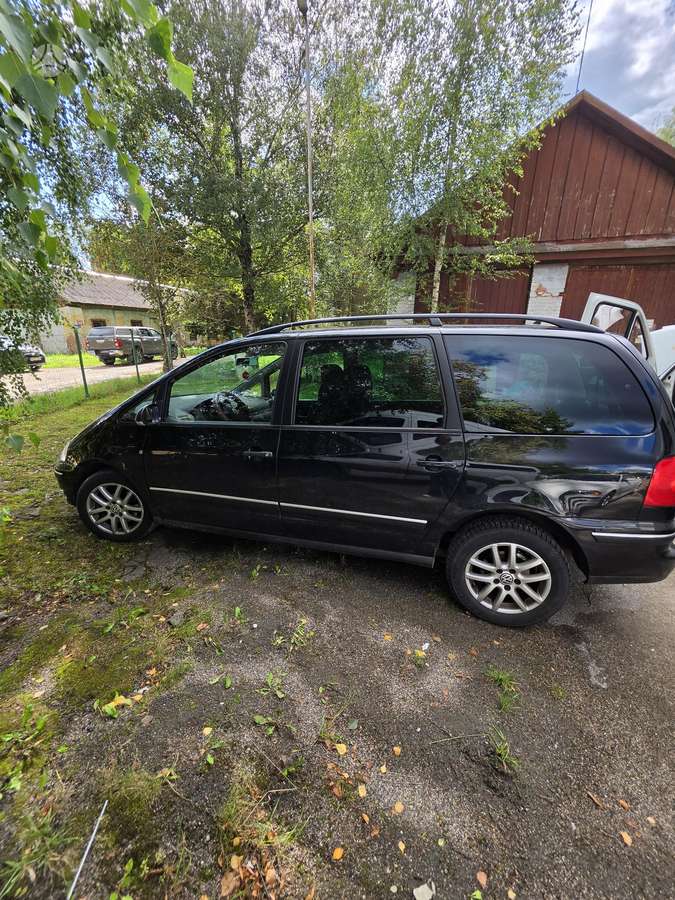 Volkswagen Sharan 2009 — interior