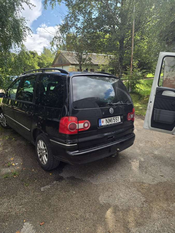 Volkswagen Sharan 2009 — engine 1896 cm³, 116 HP (85kW)