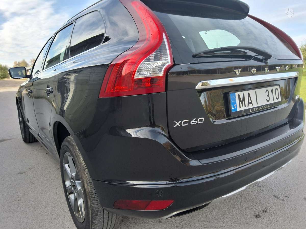 Volvo XC60 2015 — rear view