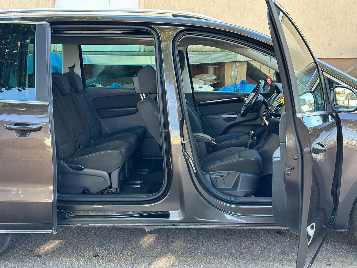 Seat Alhambra 2014 — photo 10