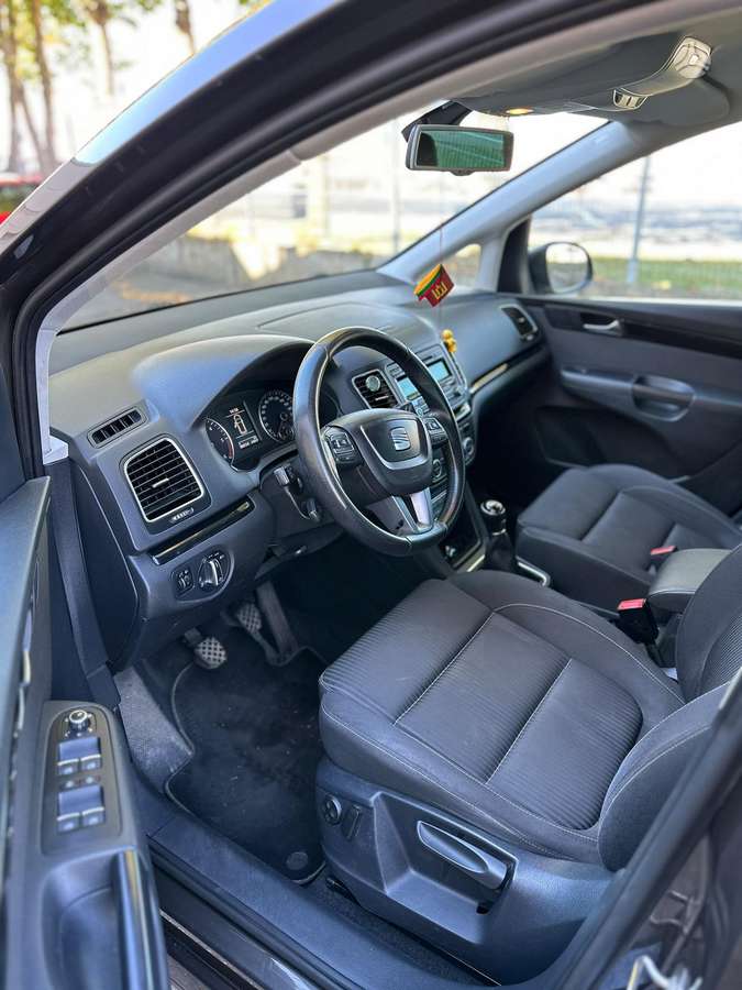 Seat Alhambra 2014 — photo 8