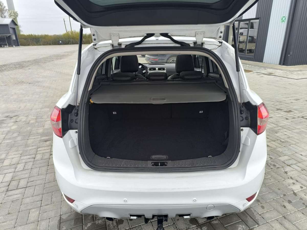 Ford Kuga 2012 — photo 9