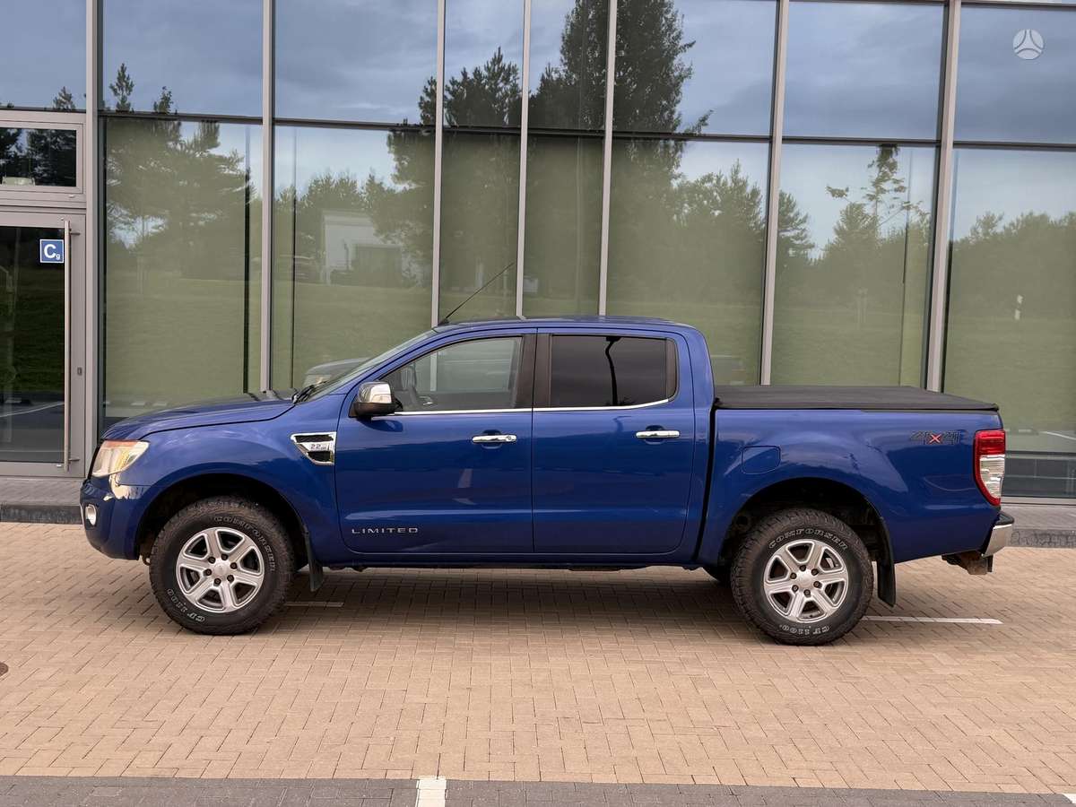 Ford Ranger 2012 — rear view
