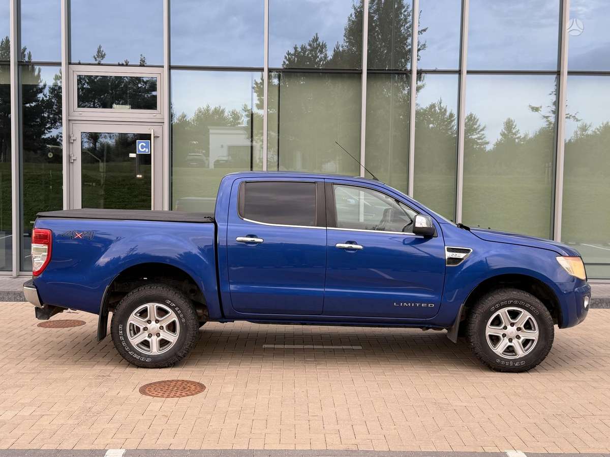 Ford Ranger 2012 — interior