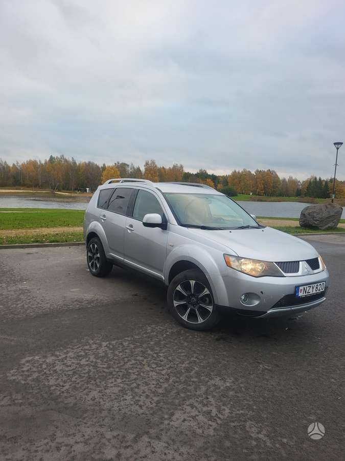 Mitsubishi Outlander 2008 — салон