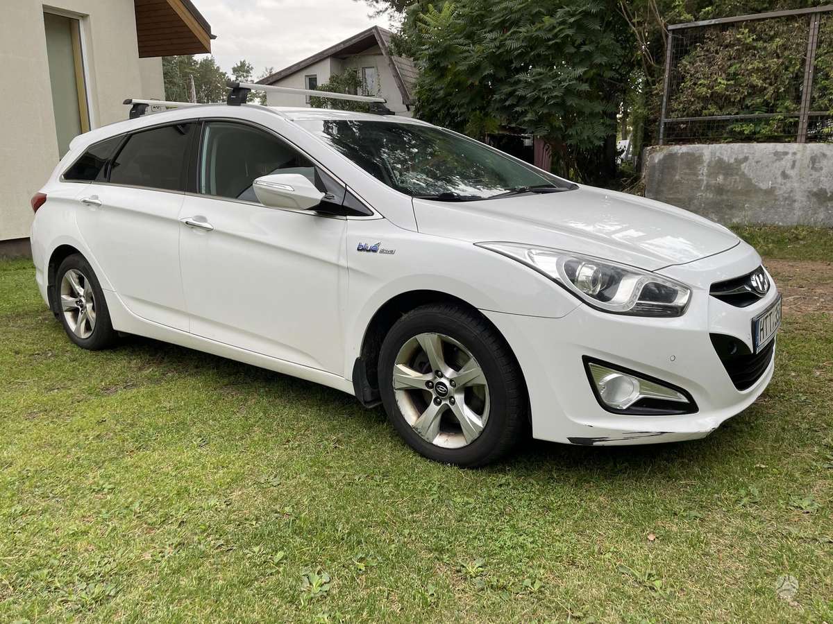 Hyundai i40 2015 — interior