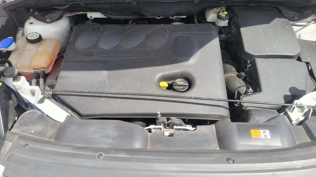 Ford Kuga 2009 — photo 29
