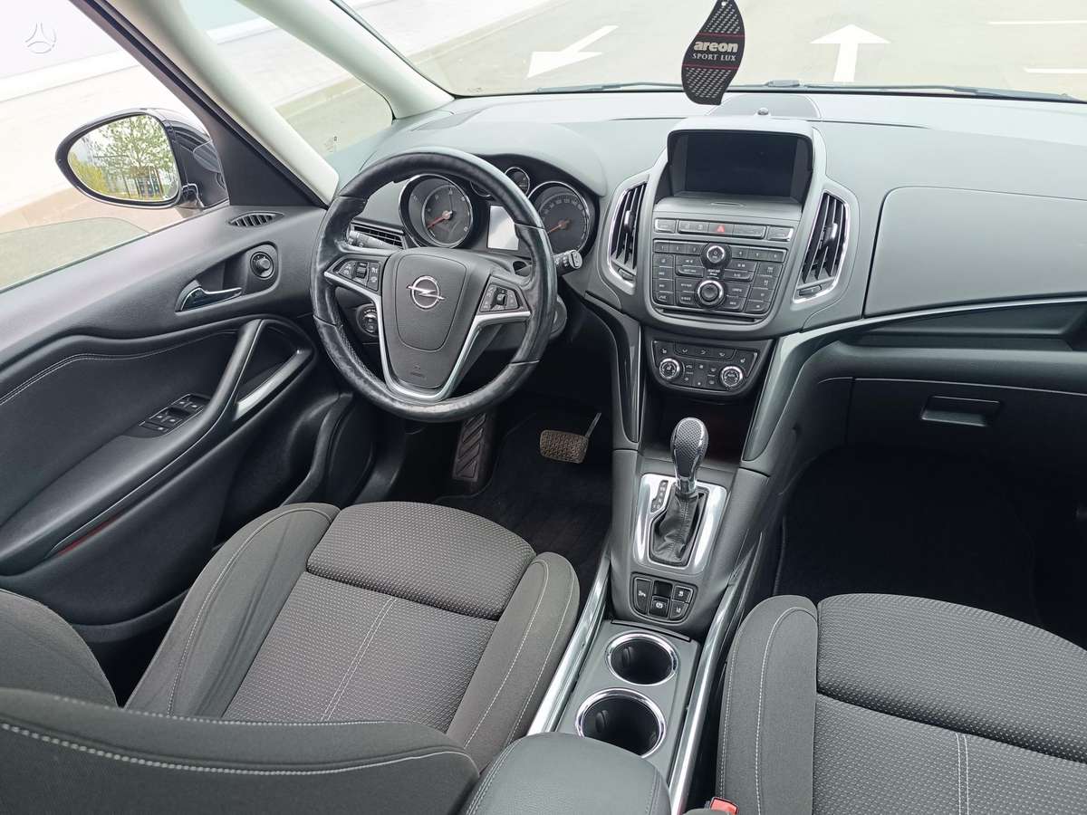 Opel Zafira 2015 — photo 10
