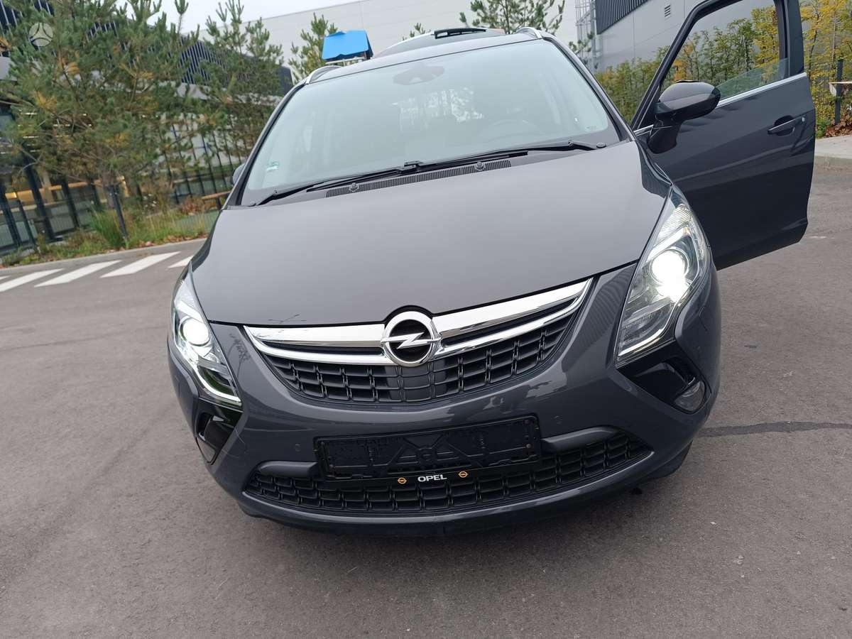 Opel Zafira 2015 — photo 13