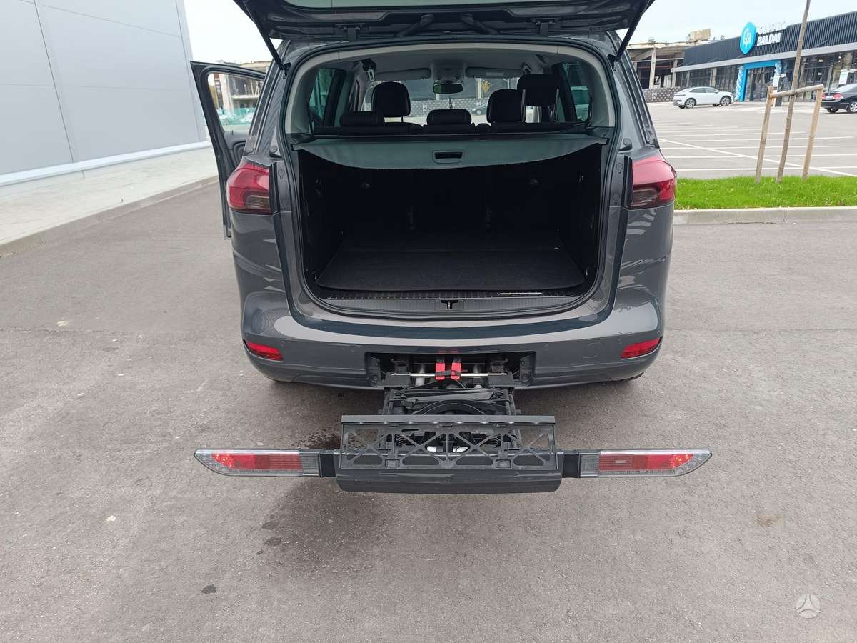 Opel Zafira 2015 — photo 14