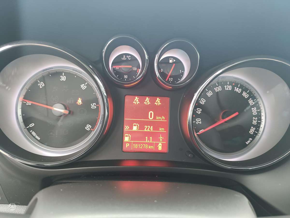 Opel Zafira 2015 — photo 15