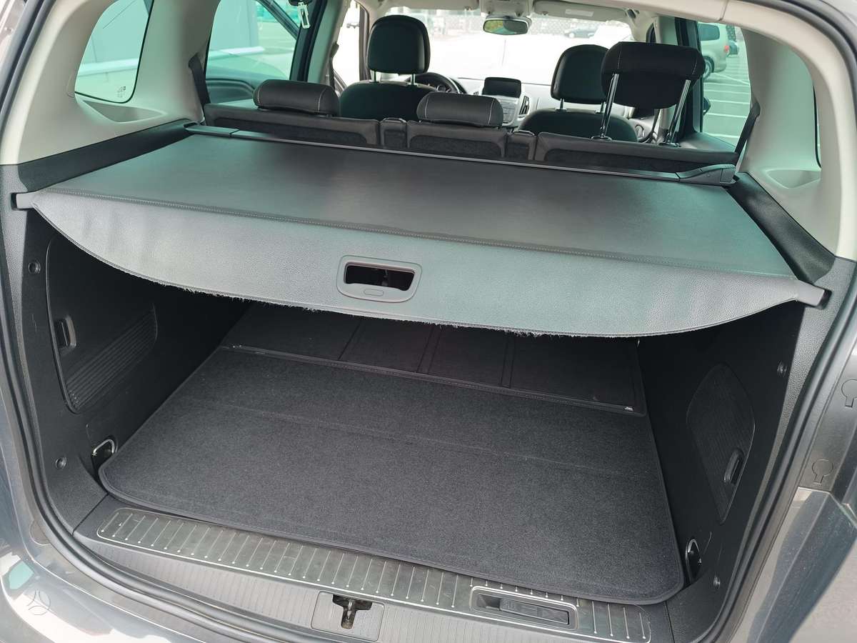 Opel Zafira 2015 — photo 16