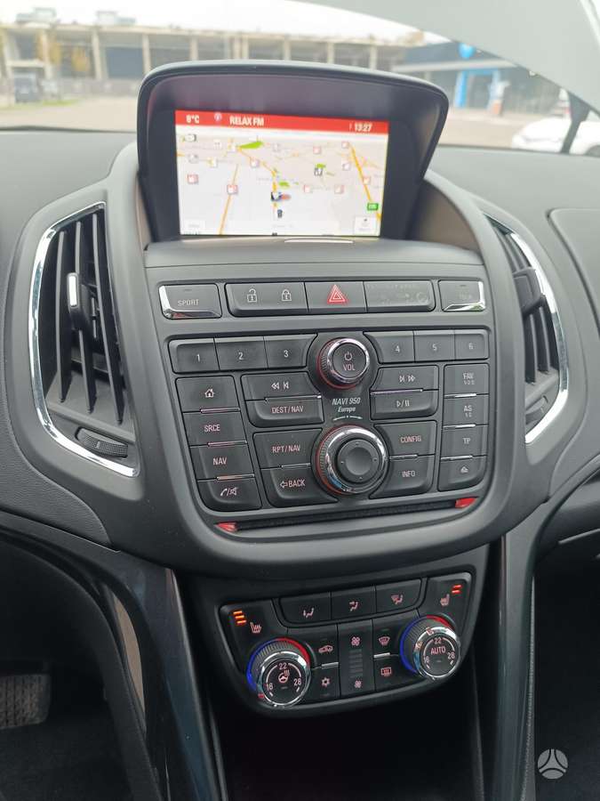 Opel Zafira 2015 — photo 20