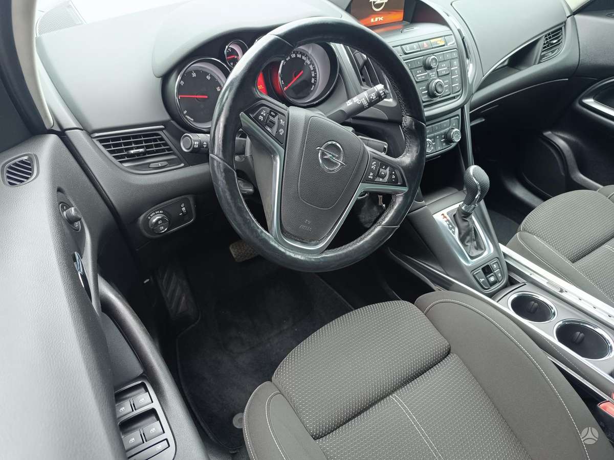 Opel Zafira 2015 — photo 7