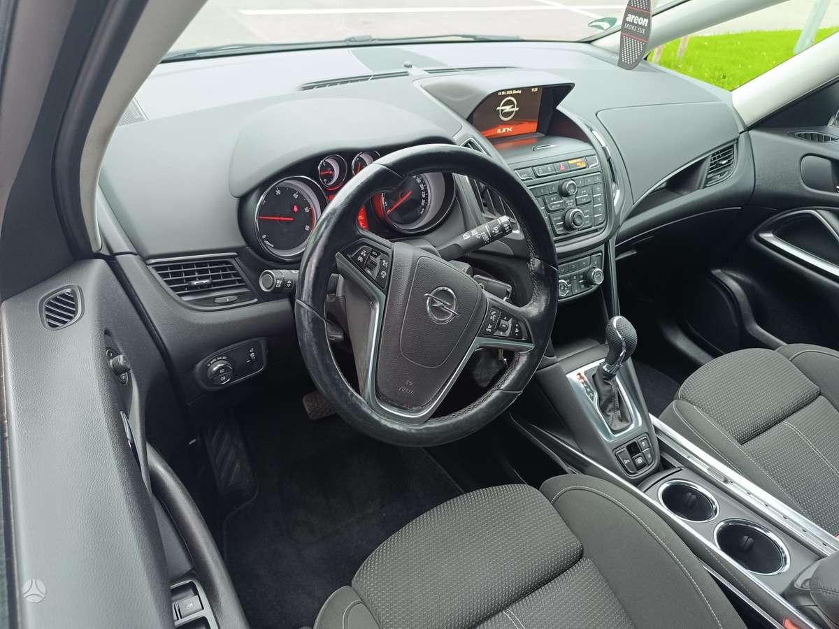 Opel Zafira 2015 — photo 8