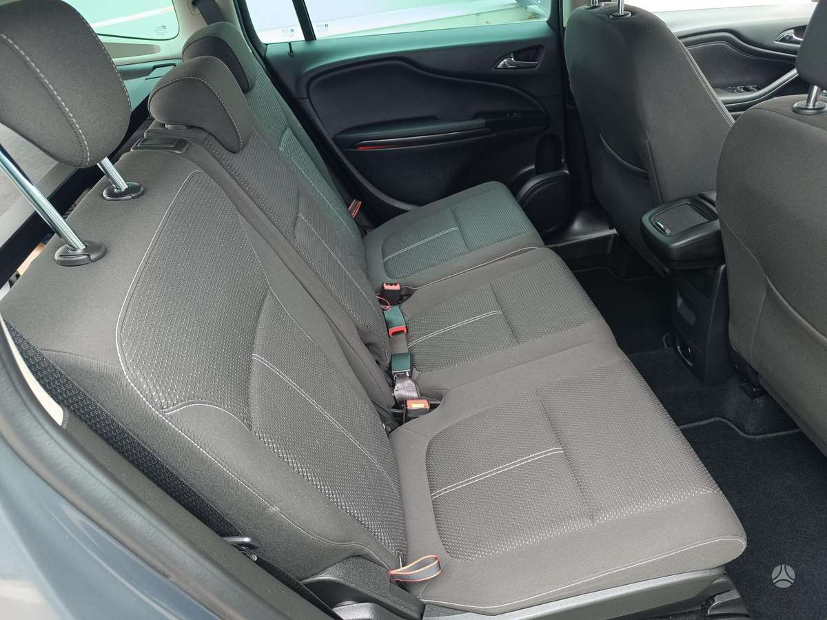 Opel Zafira 2015 — photo 9