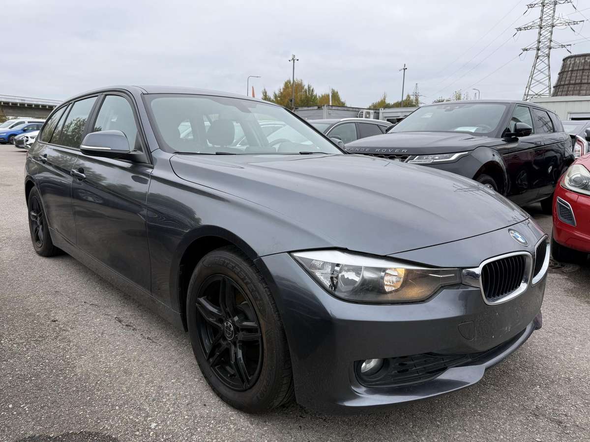 BMW 318 2013 — вигляд ззаду