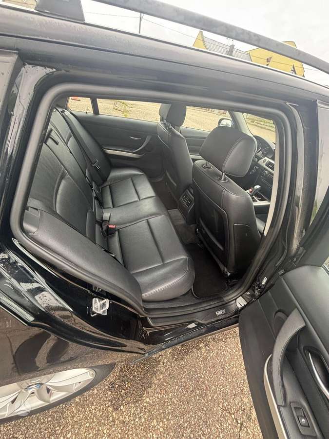 BMW 320 2011 — photo 11
