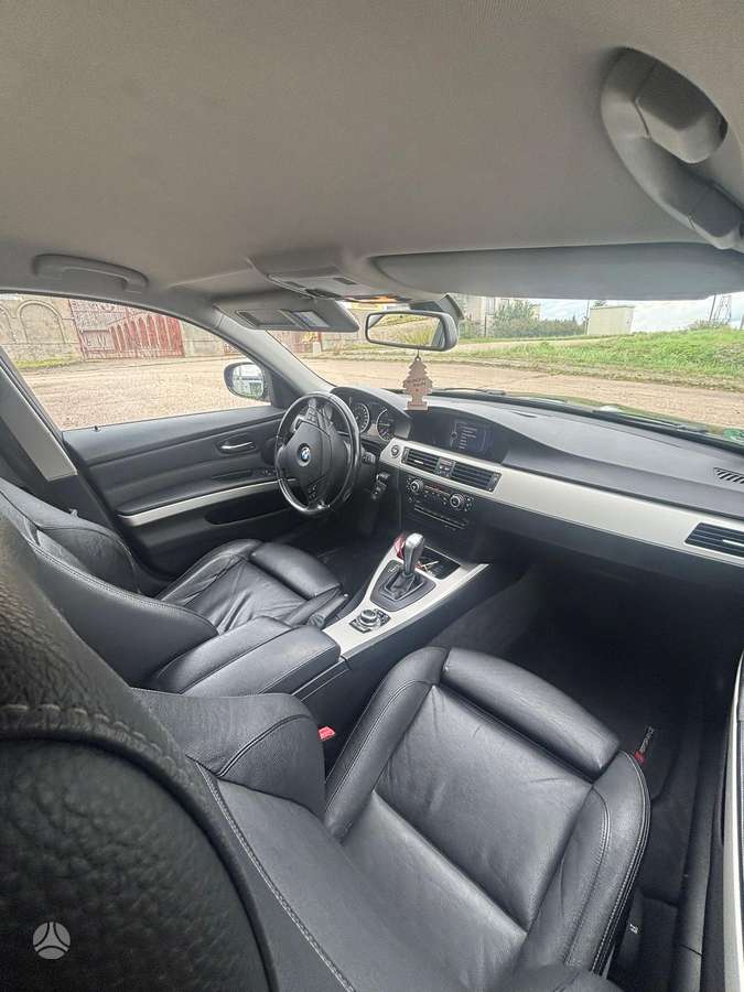 BMW 320 2011 — photo 7