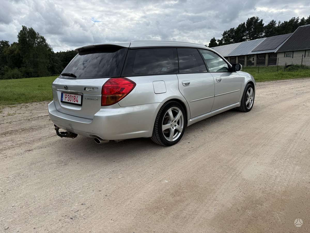 Subaru Legacy 2004 — салон