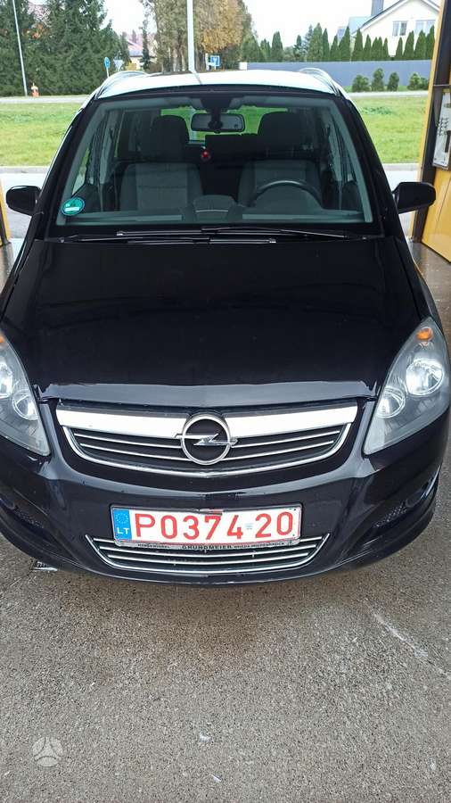 Opel Zafira 2008 — rear view