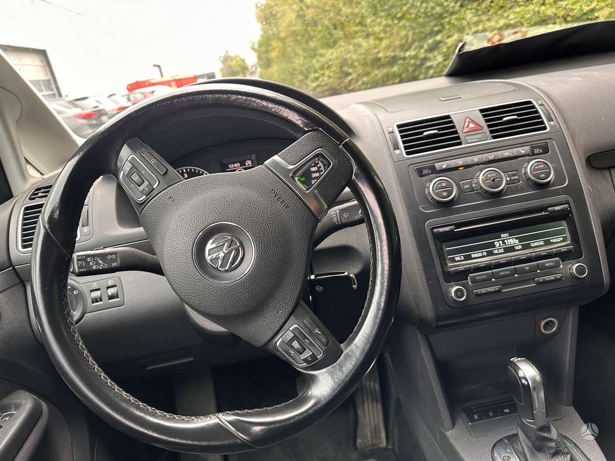 Volkswagen Touran 2013 — photo 10