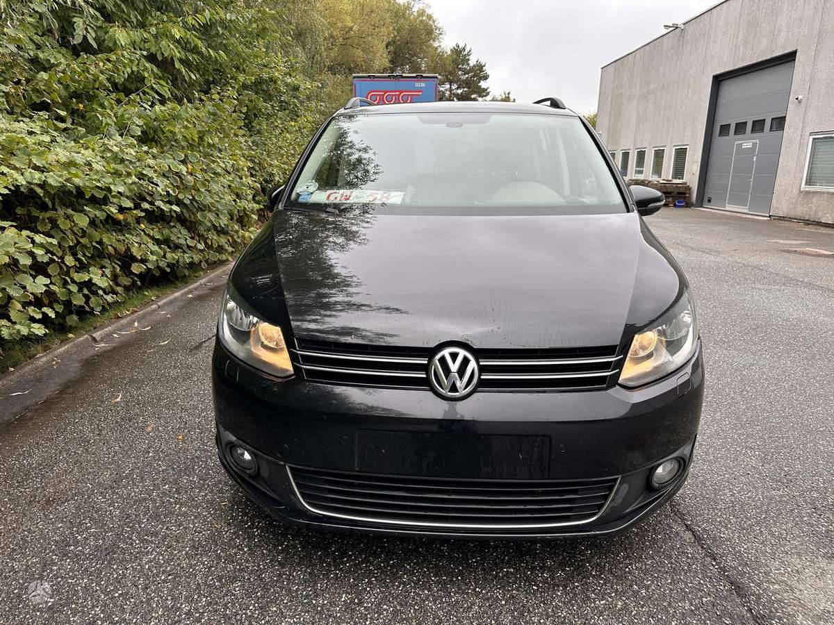 Volkswagen Touran 2013 — rear view